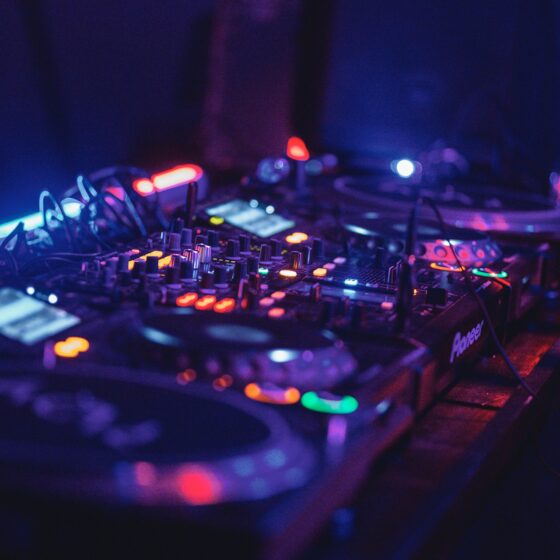 DJ mixer